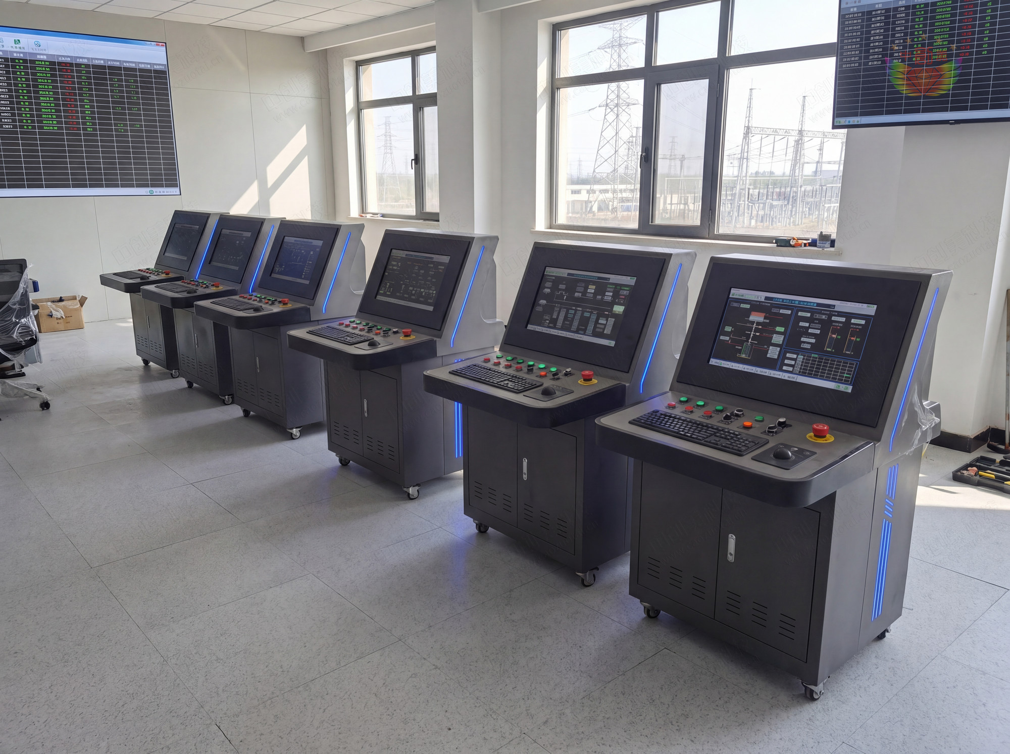 電廠中控室高端斜面控制臺圖片