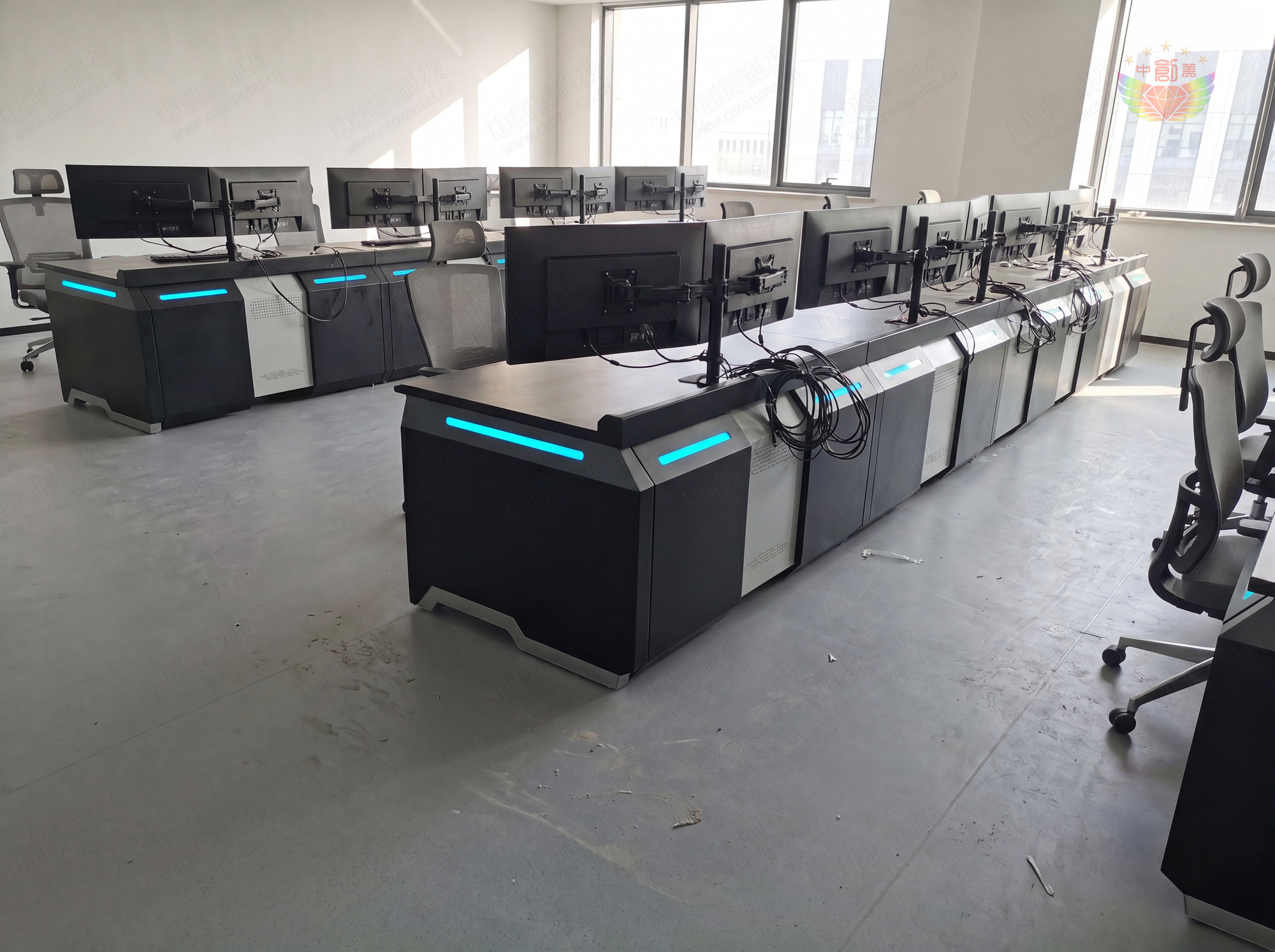 幾何支撐型指揮中心操作臺(tái)照片
